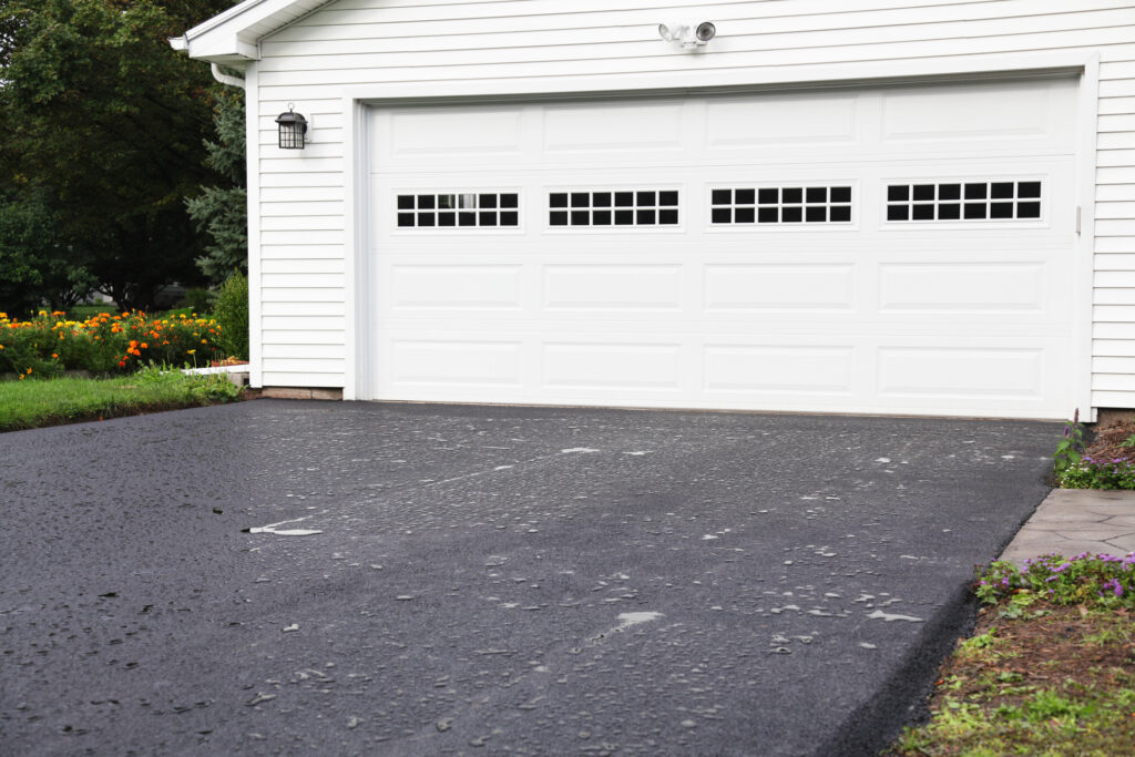 How to Find the Right Professional for Garage Door Repair in Vaughan